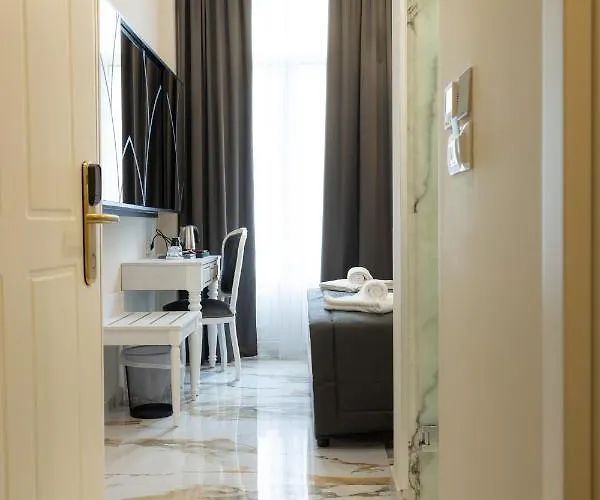 Hotel Modern Revival Luxury