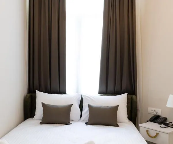 Modern Revival Luxury Salonic